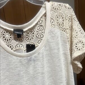 Ivory lace sleeve tee